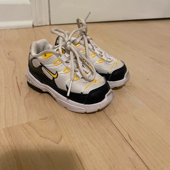 A bundle of toddler NIKES, Jordans, and New balance - Picture 14 of 16